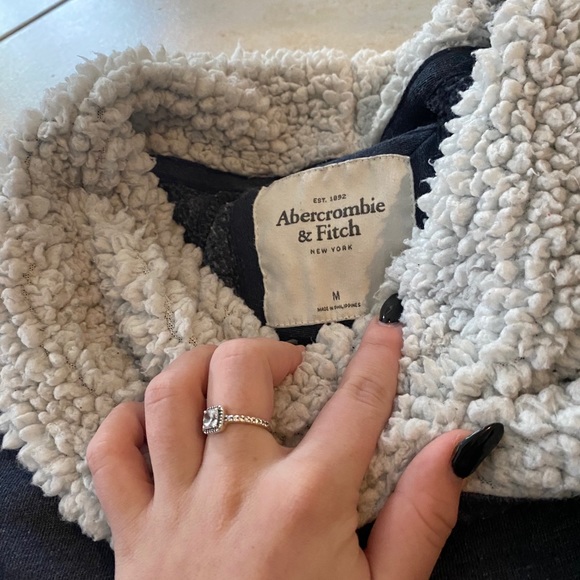 Abercrombie & Fitch sweatshirt - Picture 2 of 4